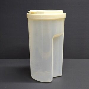 Rubbermaid 2 Quart Juice Pitcher Cream Flip Top Lid Translucent Vintage Retro